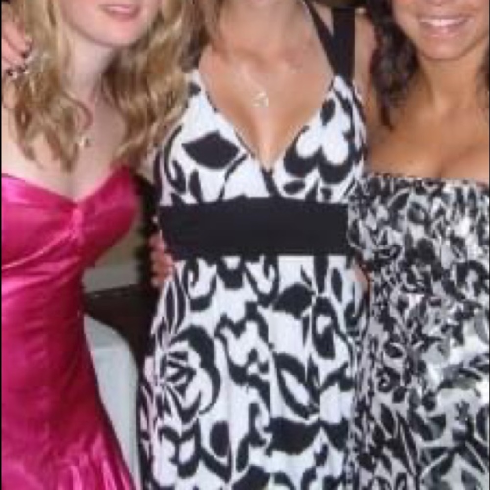 Black & White Patterned Short Dress - Picture 6 of 6